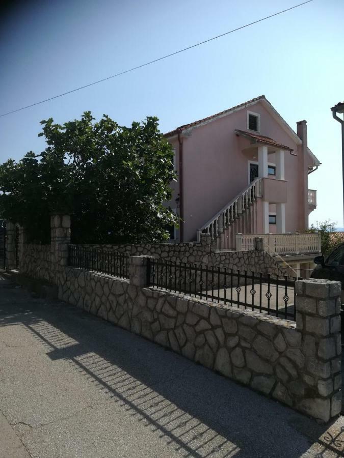 Апартаменты House Daniela Омишаль Экстерьер фото